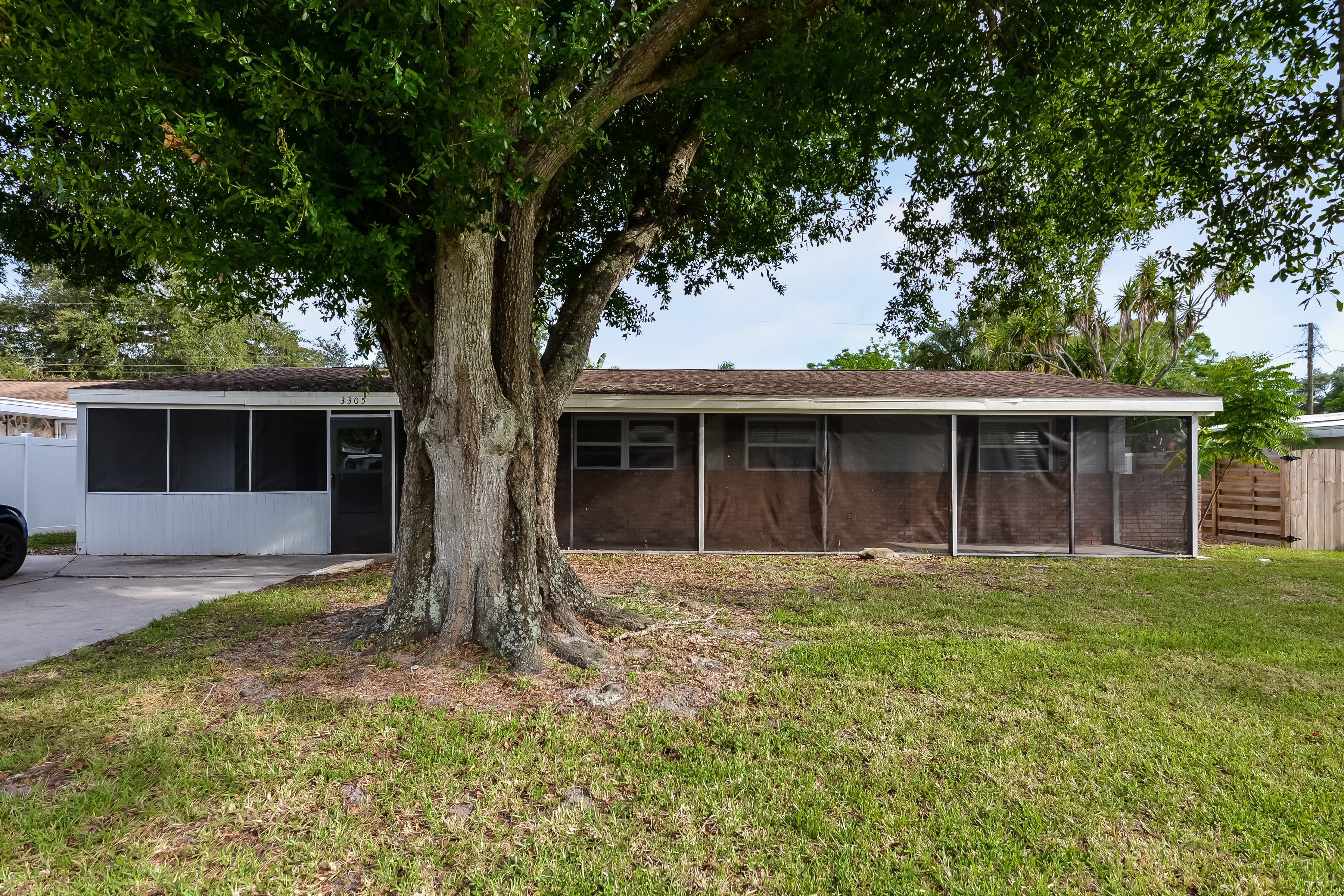 3305 19TH AVE BRADENTON, FL 34205